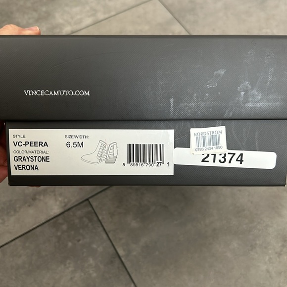 Vince Camuto Peera Gray Suede Cut Out Bootie 6.5M - Picture 11 of 11